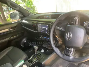 Toyota Hilux 2024 White