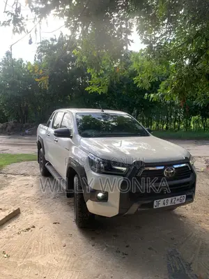 Toyota Hilux 2024 White