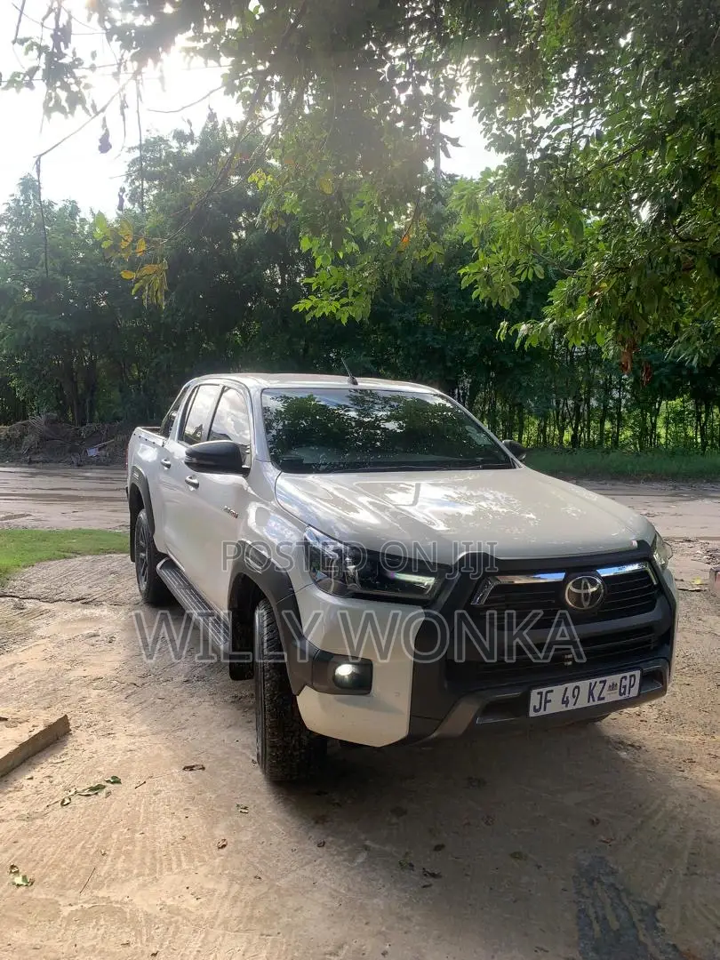 Toyota Hilux 2024 White