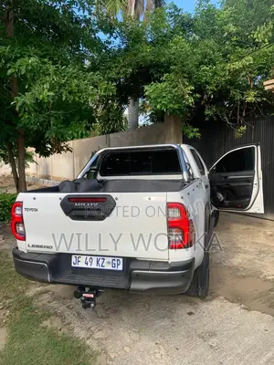 Toyota Hilux 2024 White