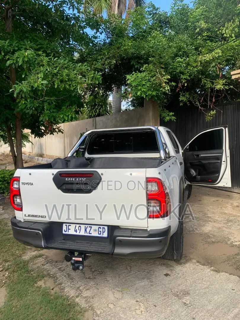 Toyota Hilux 2024 White