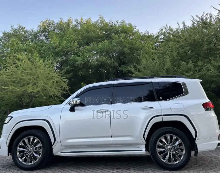 Toyota Land Cruiser 2024 White