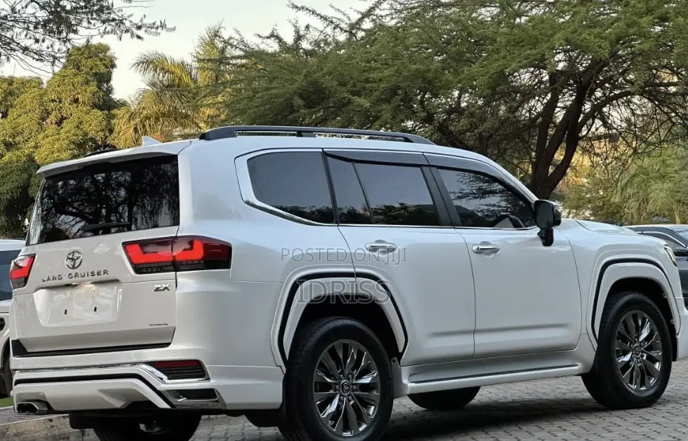 Toyota Land Cruiser 2024 White