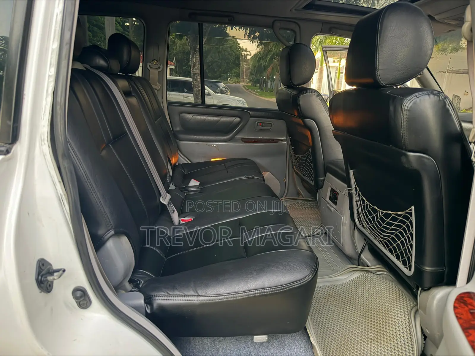 Toyota Land Cruiser 2001 White