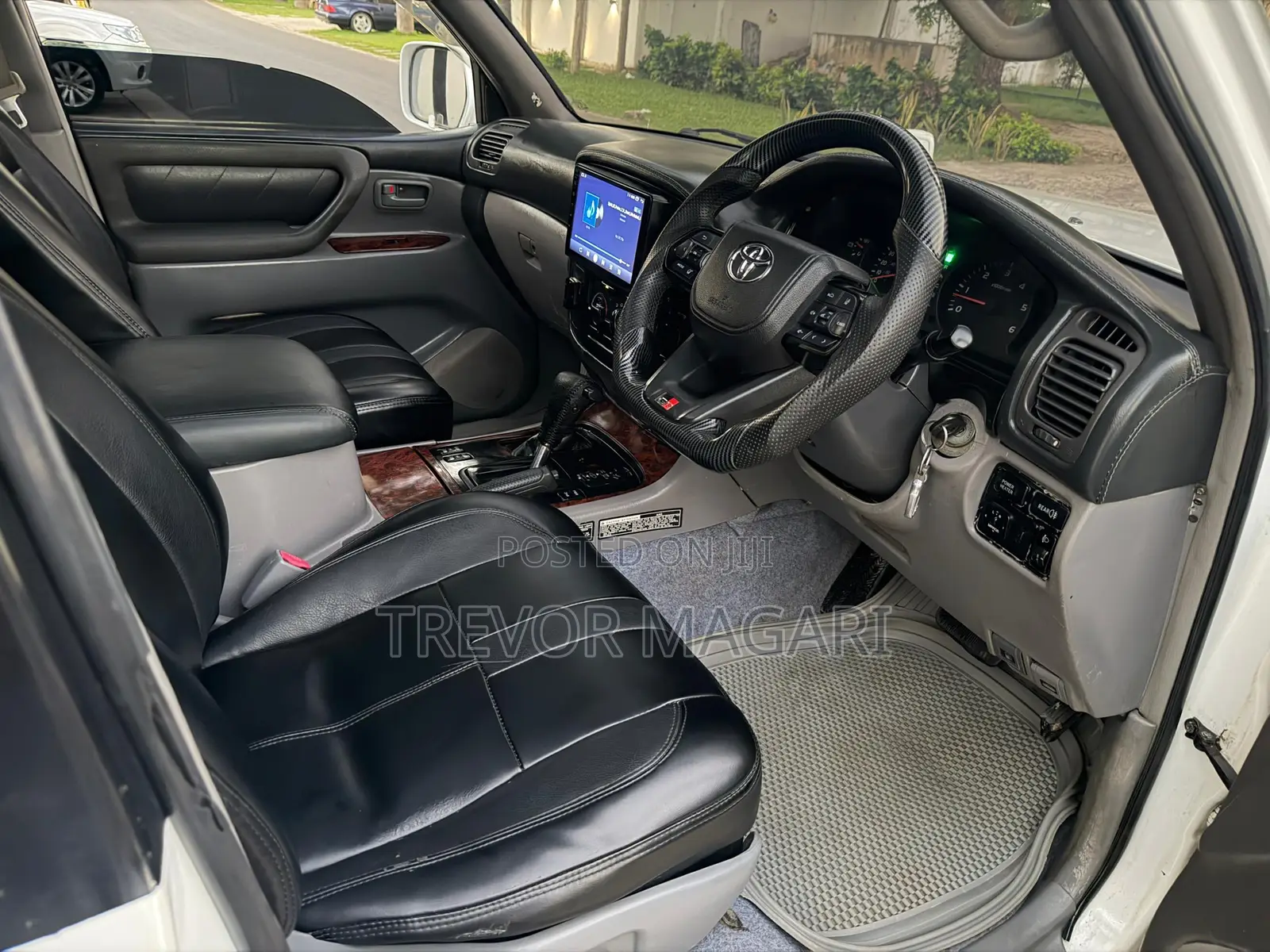 Toyota Land Cruiser 2001 White