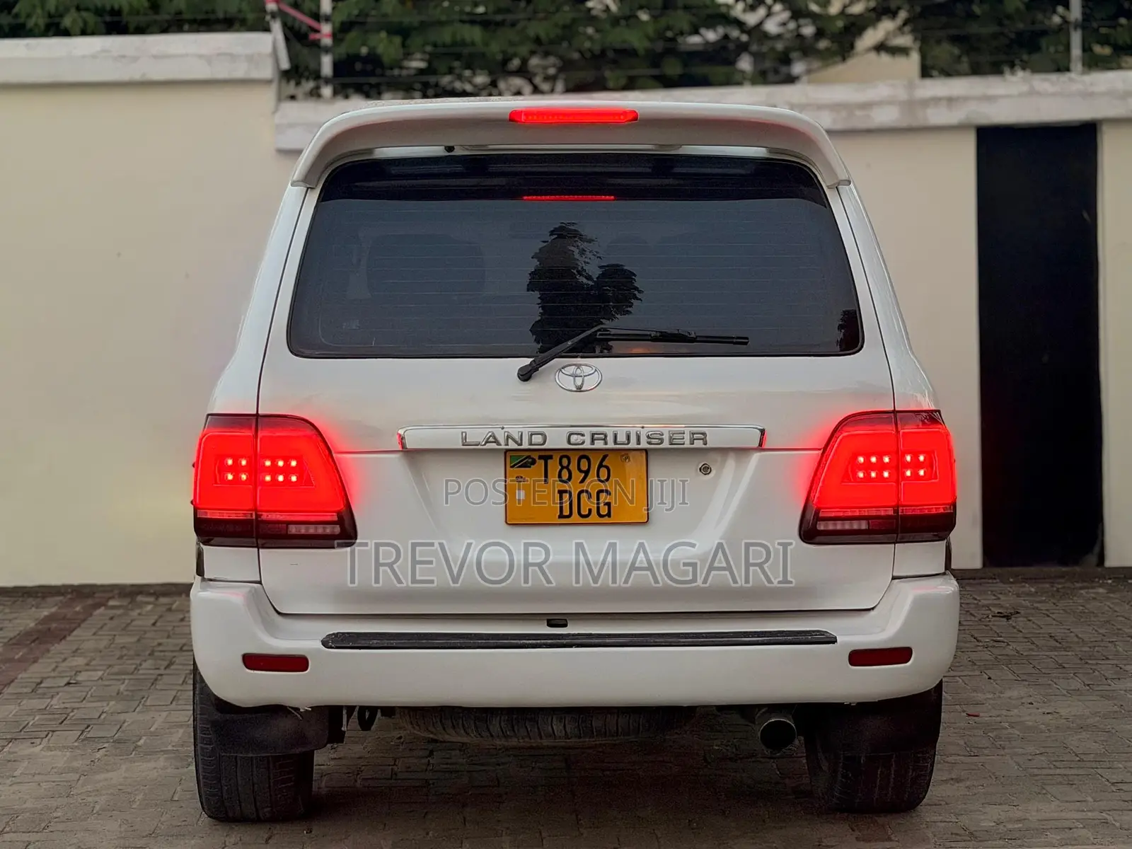 Toyota Land Cruiser 2001 White