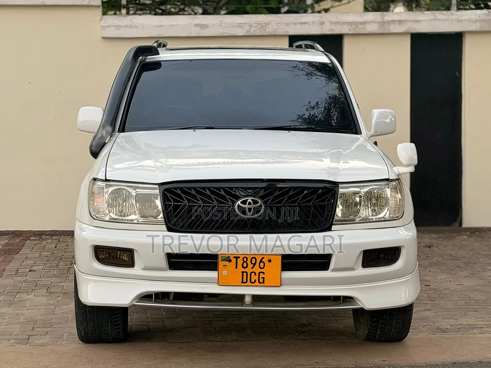 Toyota Land Cruiser 2001 White