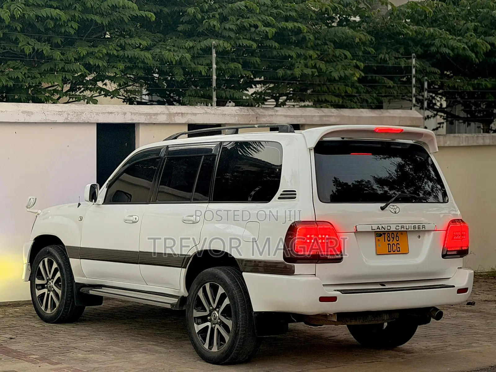 Toyota Land Cruiser 2001 White