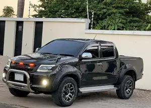 Toyota Hilux 2012 Gray