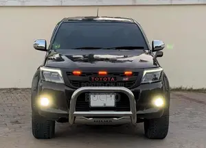 Toyota Hilux 2012 Gray