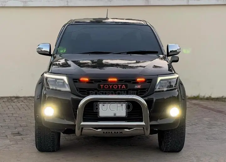 Toyota Hilux 2012 Gray