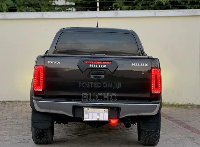Toyota Hilux 2012 Gray