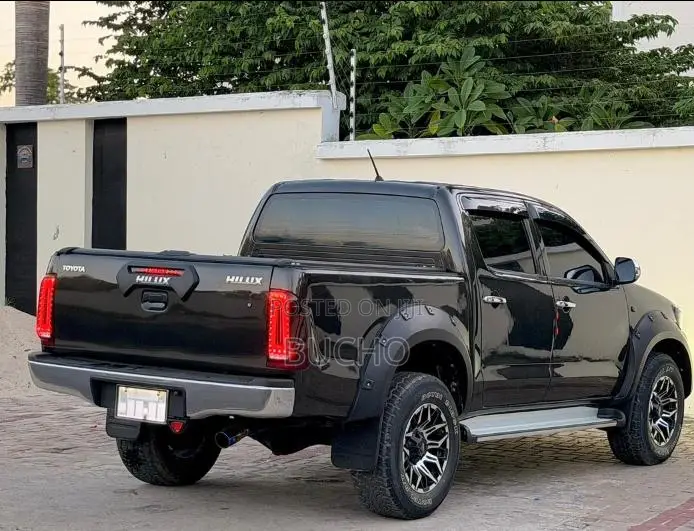 Toyota Hilux 2012 Gray