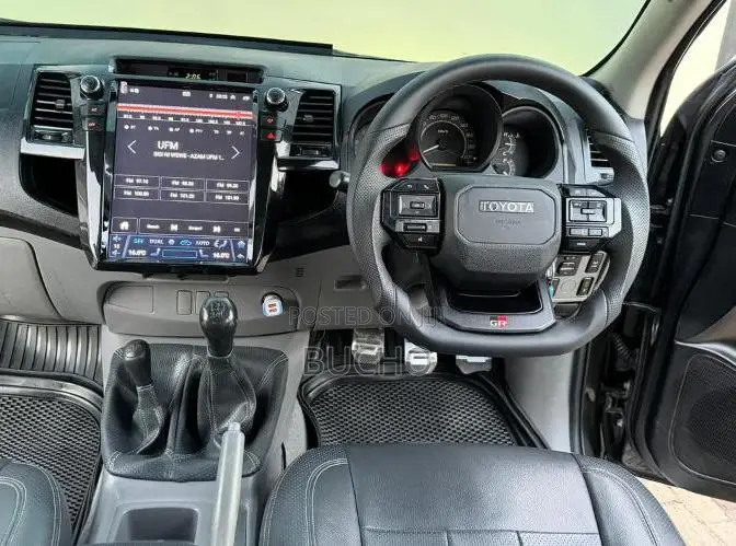 Toyota Hilux 2012 Gray