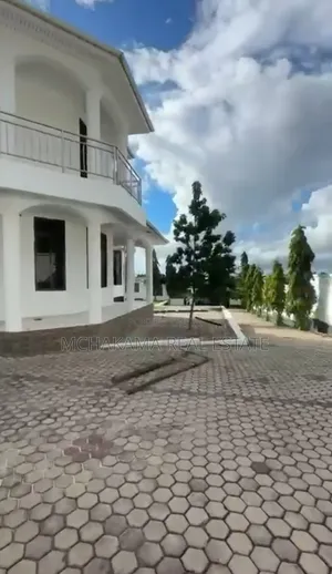 5bdrm Block of Flats in Mchakama Real Estate, Kibada for sale