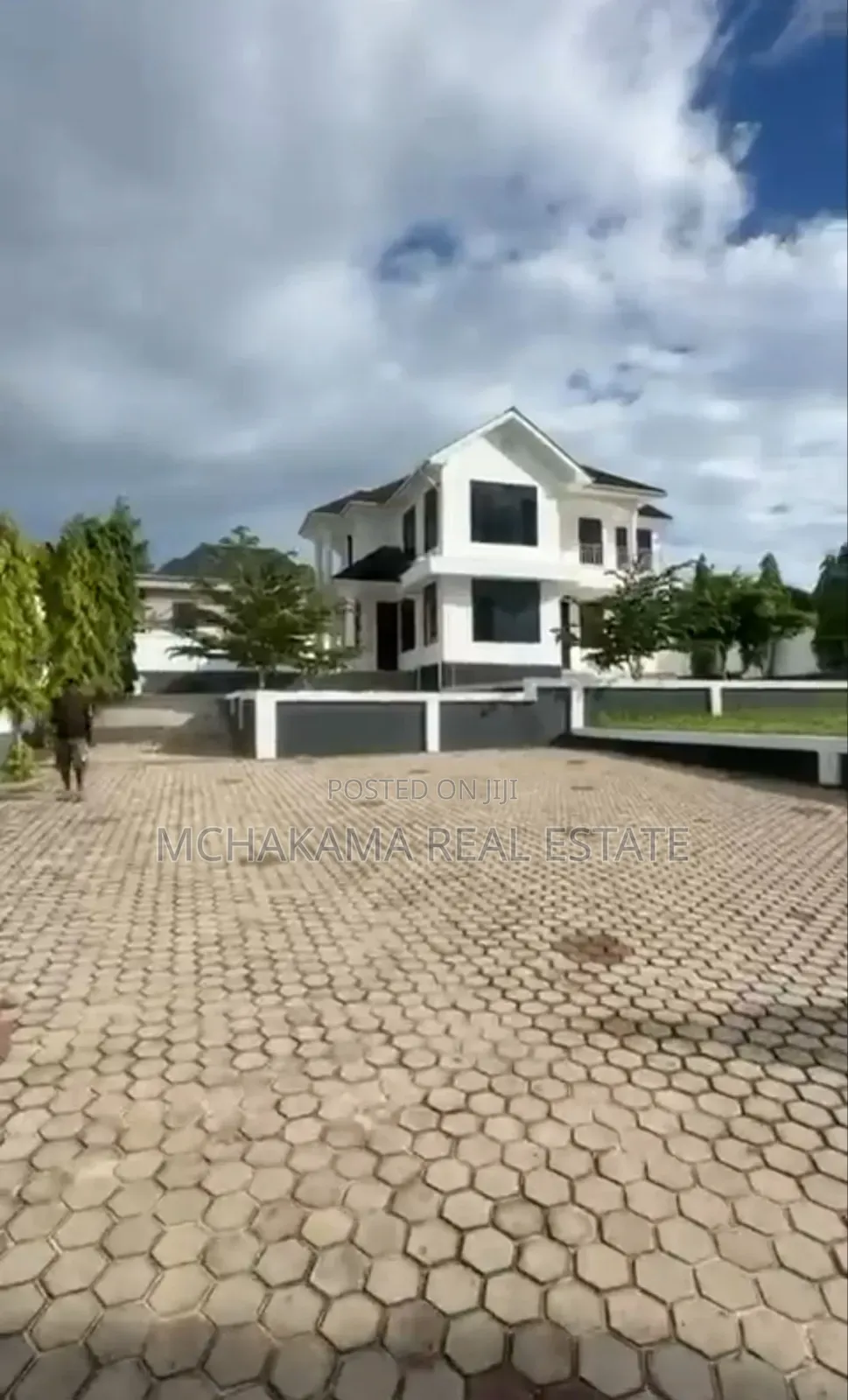 5bdrm Block of Flats in Mchakama Real Estate, Kibada for sale