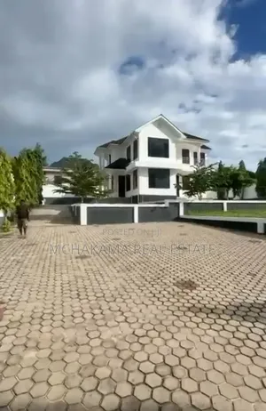 5bdrm Block of Flats in Mchakama Real Estate, Kibada for sale