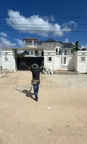5bdrm Block of Flats in Mchakama Real Estate, Kigamboni for sale