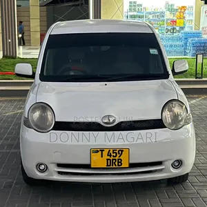 Toyota Sienta 2004 White