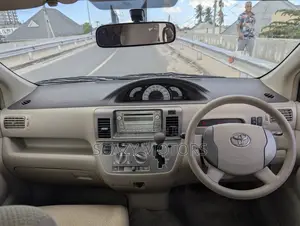 Toyota Raum 2008 Silver