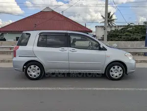 Toyota Raum 2008 Silver