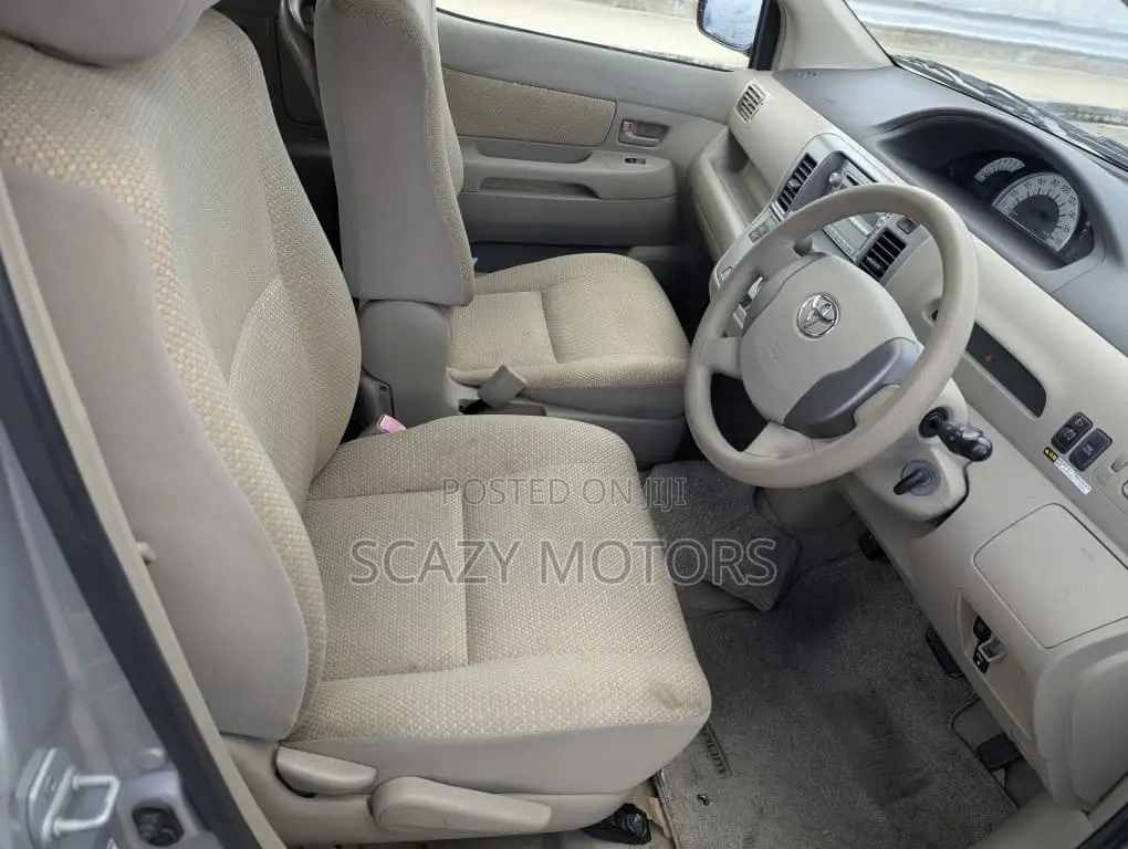 Toyota Raum 2008 Silver