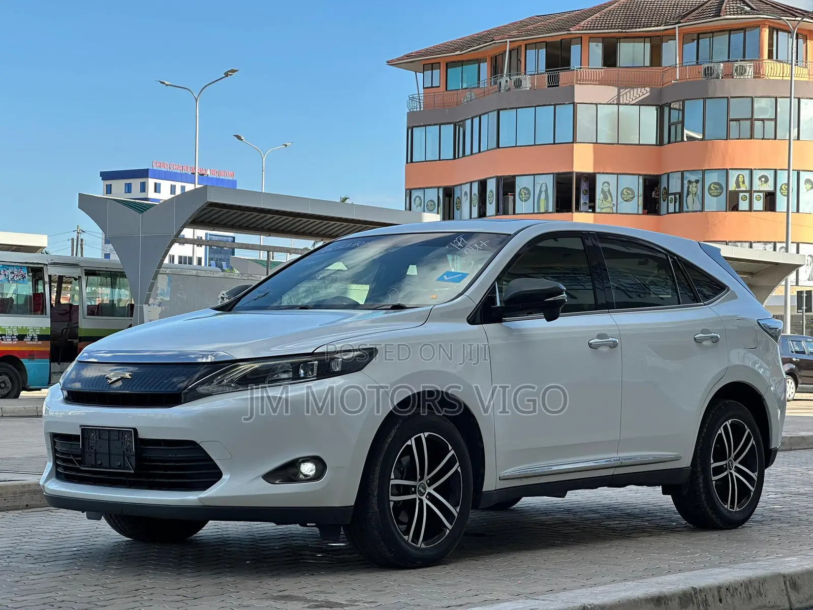Toyota Harrier 2.0 2016 White