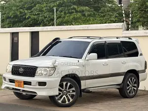 Toyota Land Cruiser 2001 White