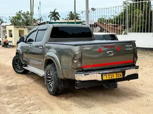 Toyota Hilux 2014 Gold
