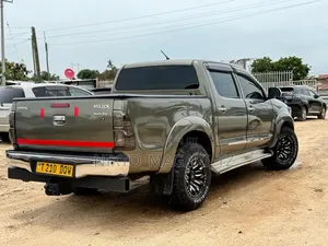 Toyota Hilux 2014 Gold