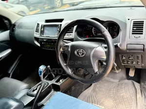 Toyota Hilux 2014 Gold