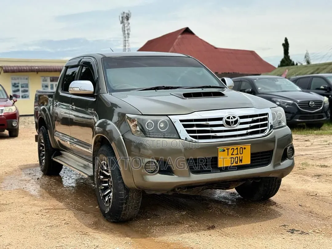 Toyota Hilux 2014 Gold