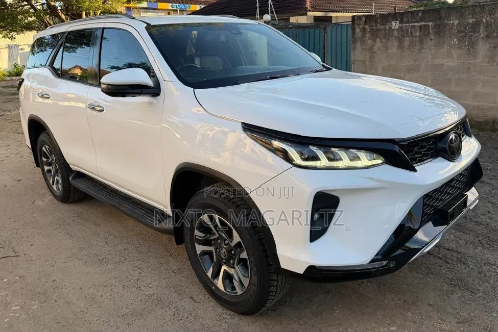 Toyota Fortuner 2023 White