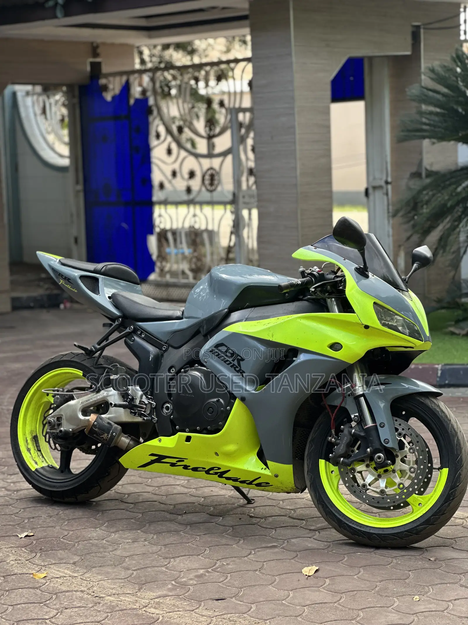 Honda CBR 2010 Purple