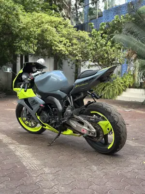 Honda CBR 2010 Purple