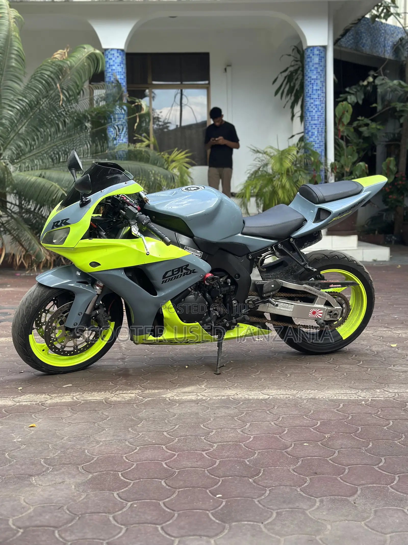 Honda CBR 2010 Purple