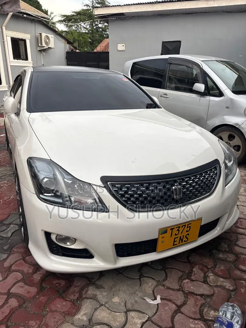 Toyota Crown 2009 White