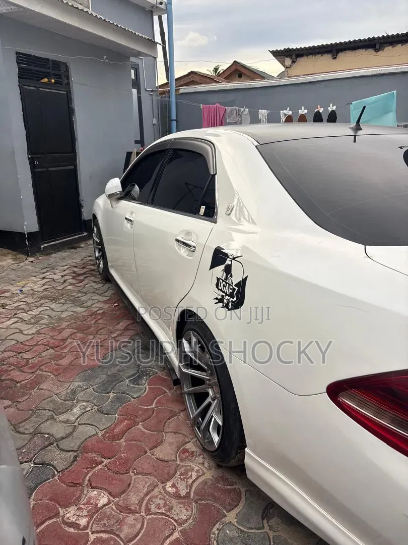 Toyota Crown 2009 White