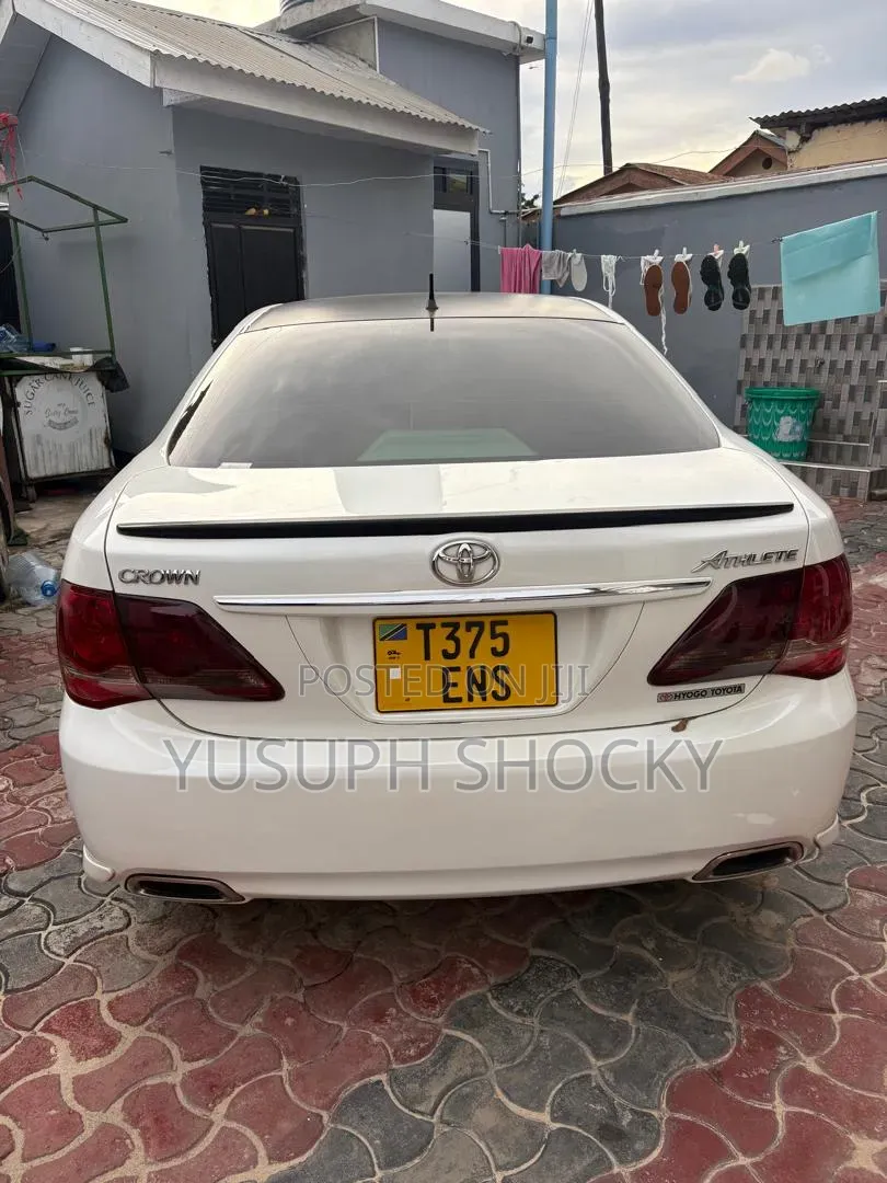 Toyota Crown 2009 White