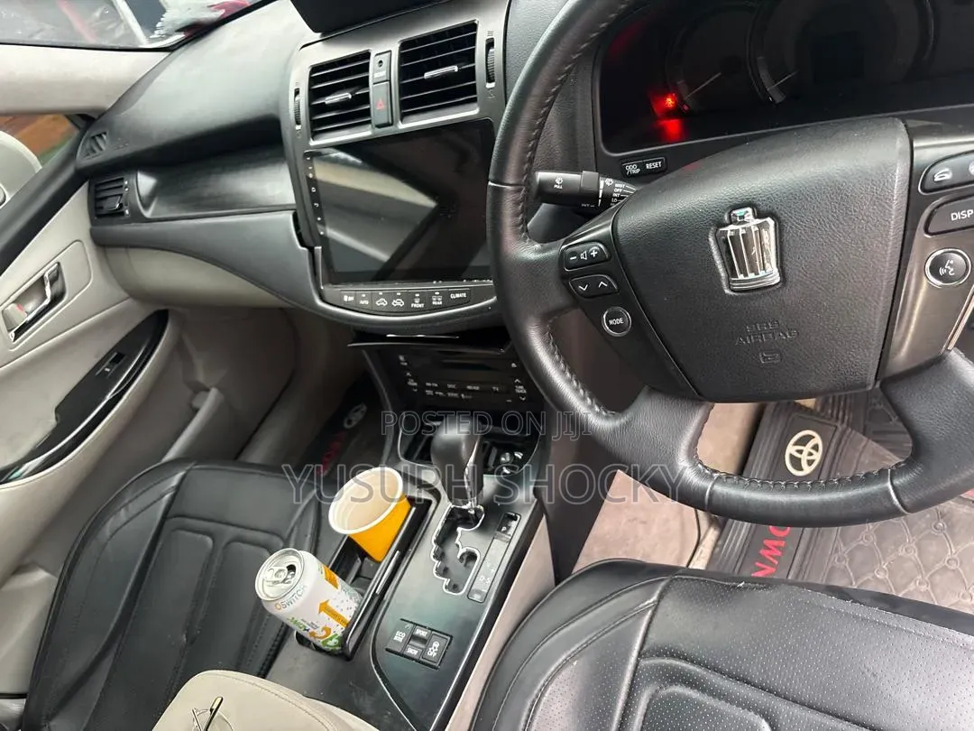 Toyota Crown 2009 White