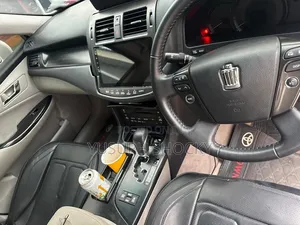 Toyota Crown 2009 White