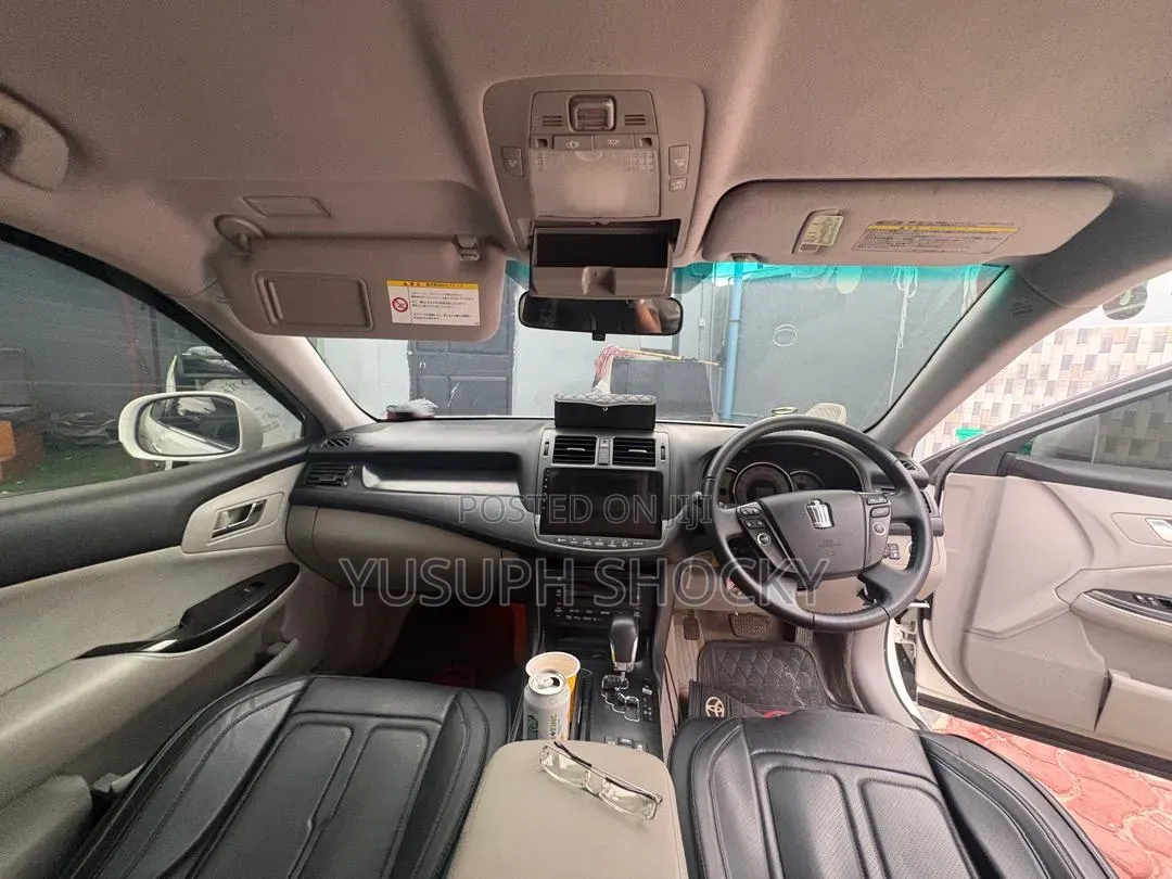 Toyota Crown 2009 White