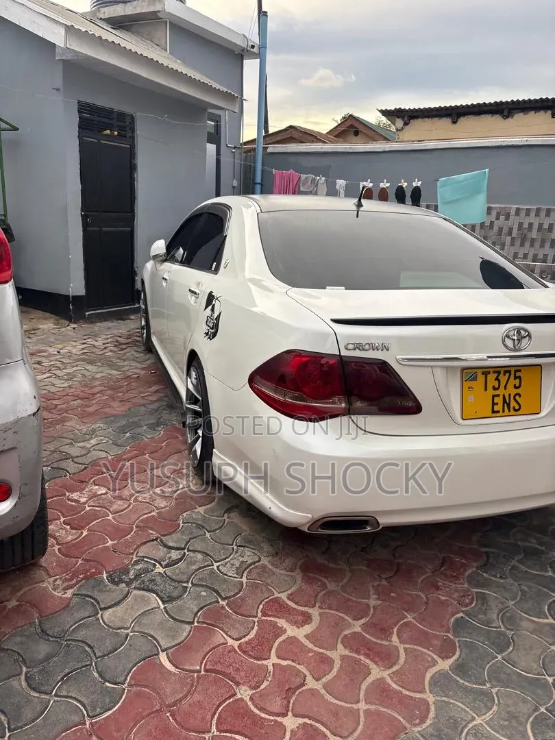 Toyota Crown 2009 White