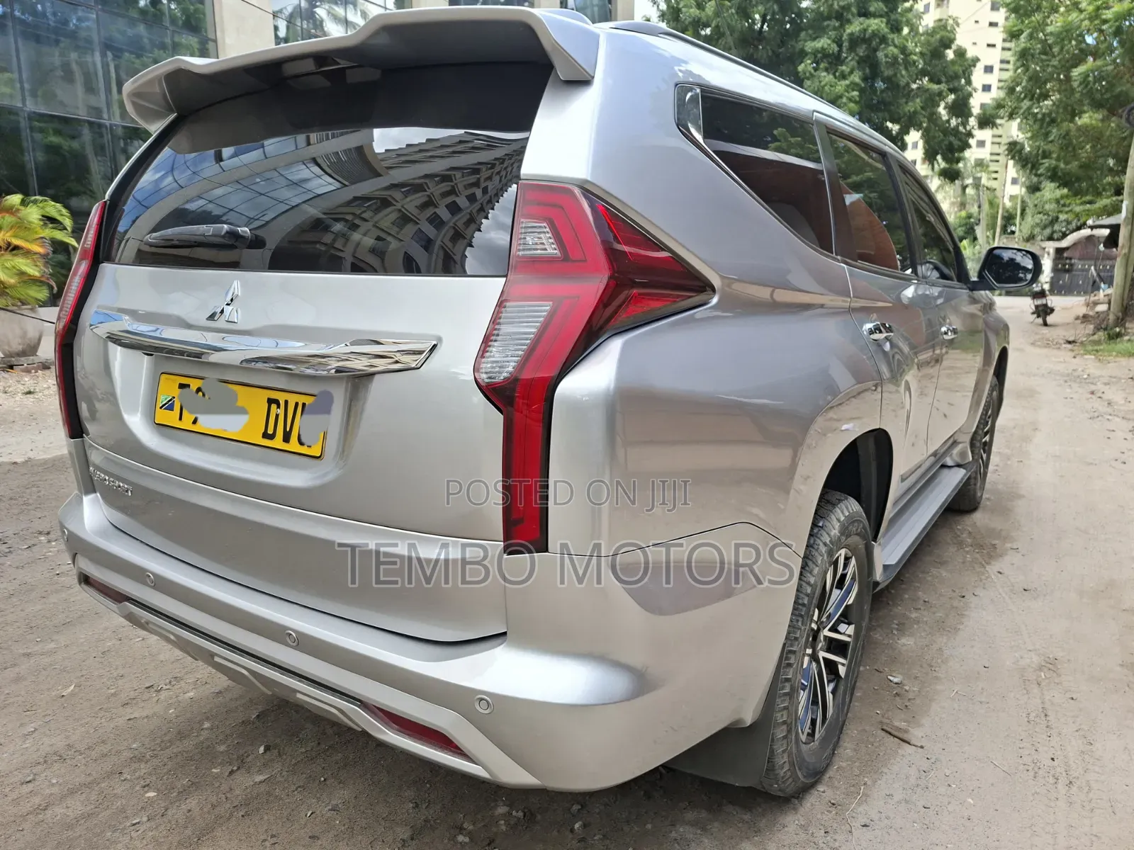 Mitsubishi Pajero 2022 Silver