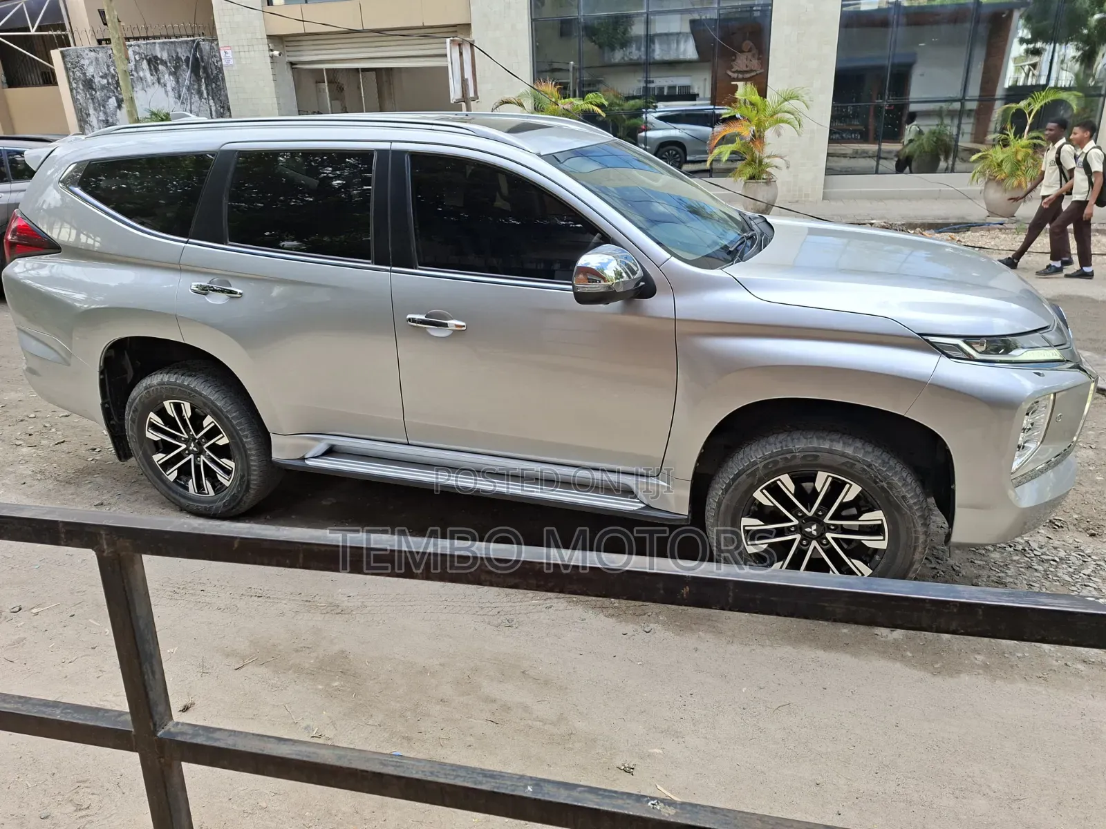 Mitsubishi Pajero 2022 Silver