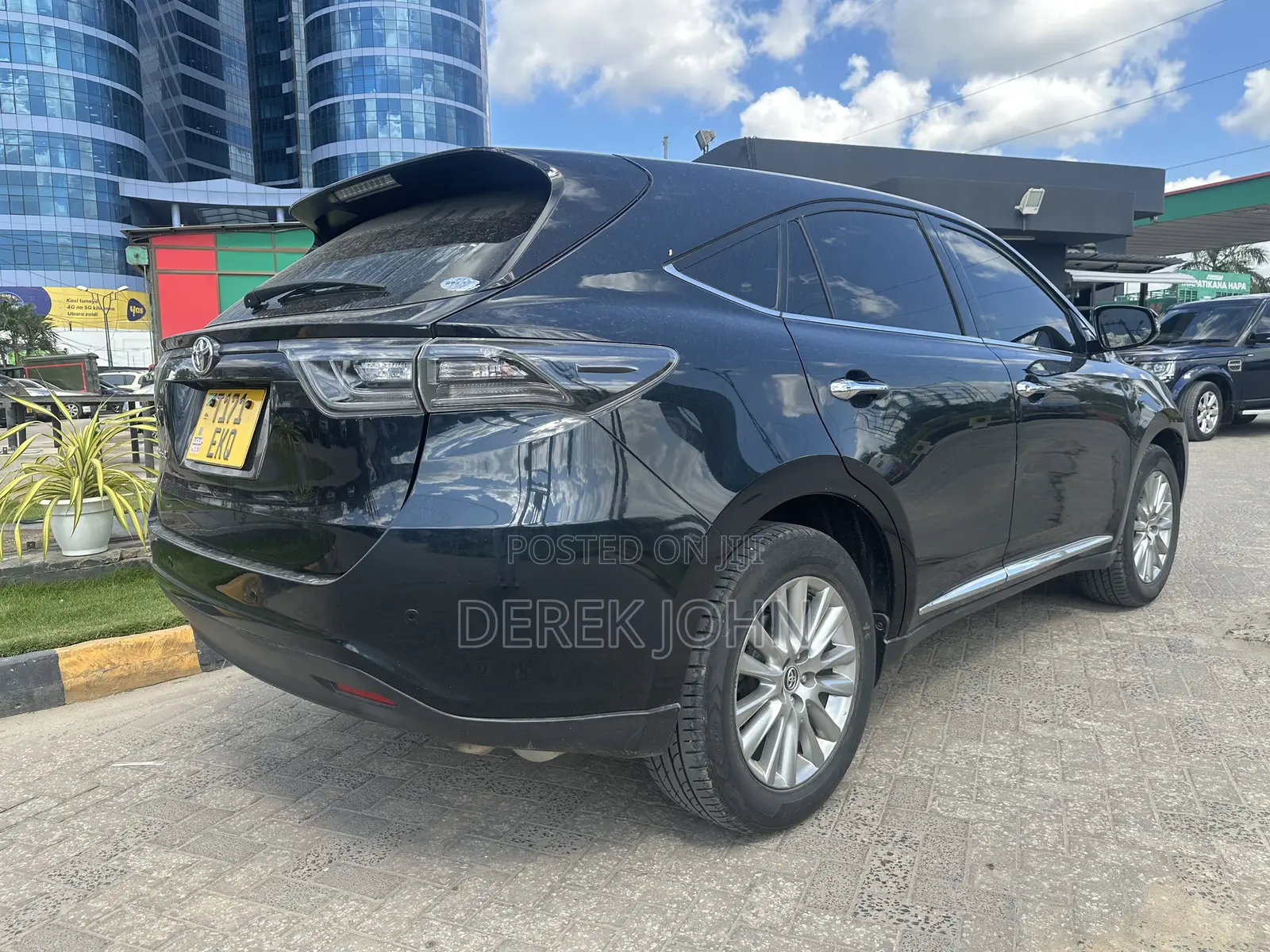 Toyota Harrier 2.0 2015 Black