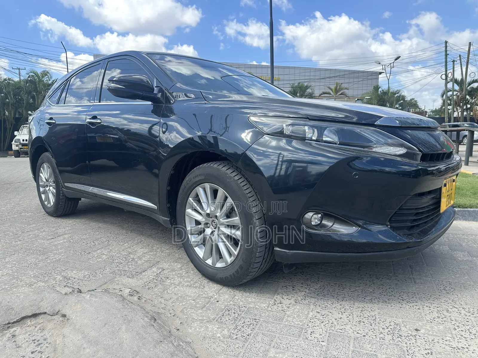 Toyota Harrier 2.0 2015 Black