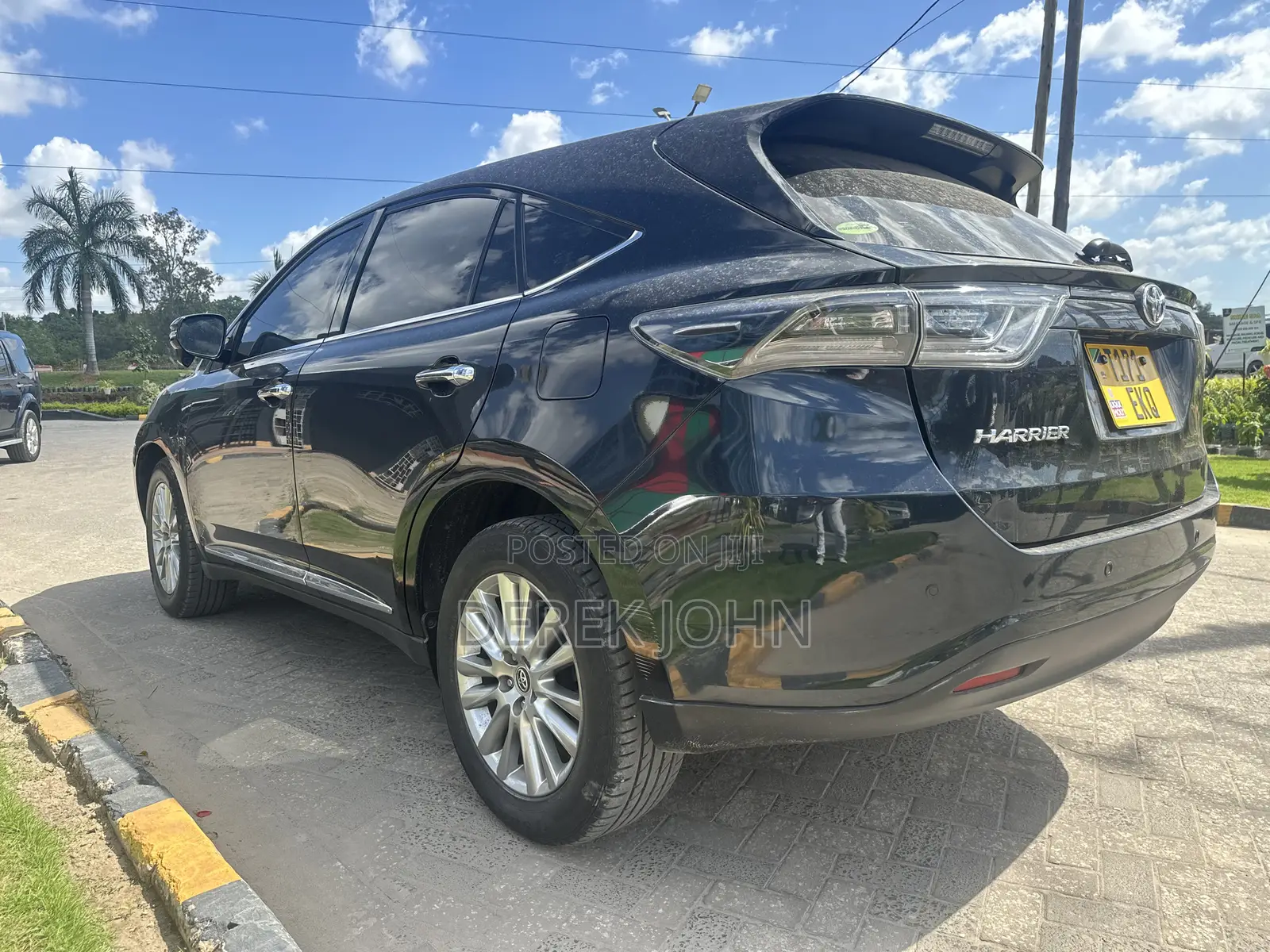 Toyota Harrier 2.0 2015 Black