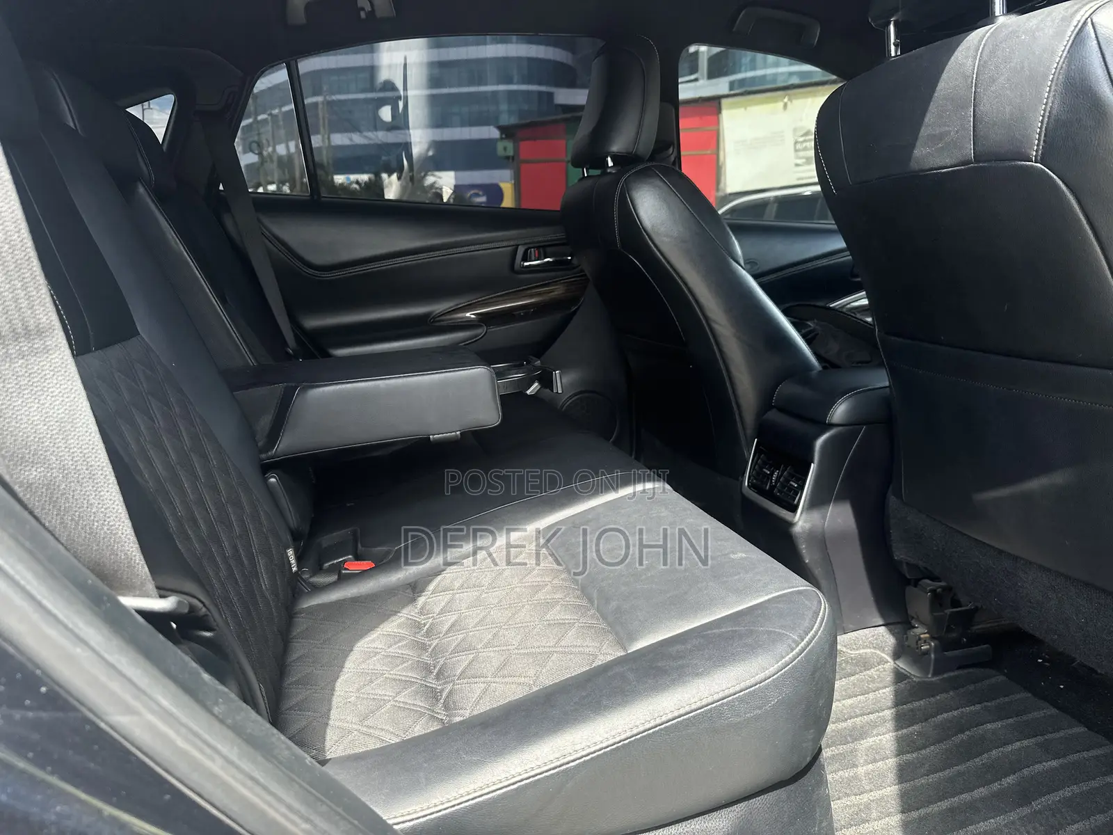 Toyota Harrier 2.0 2015 Black