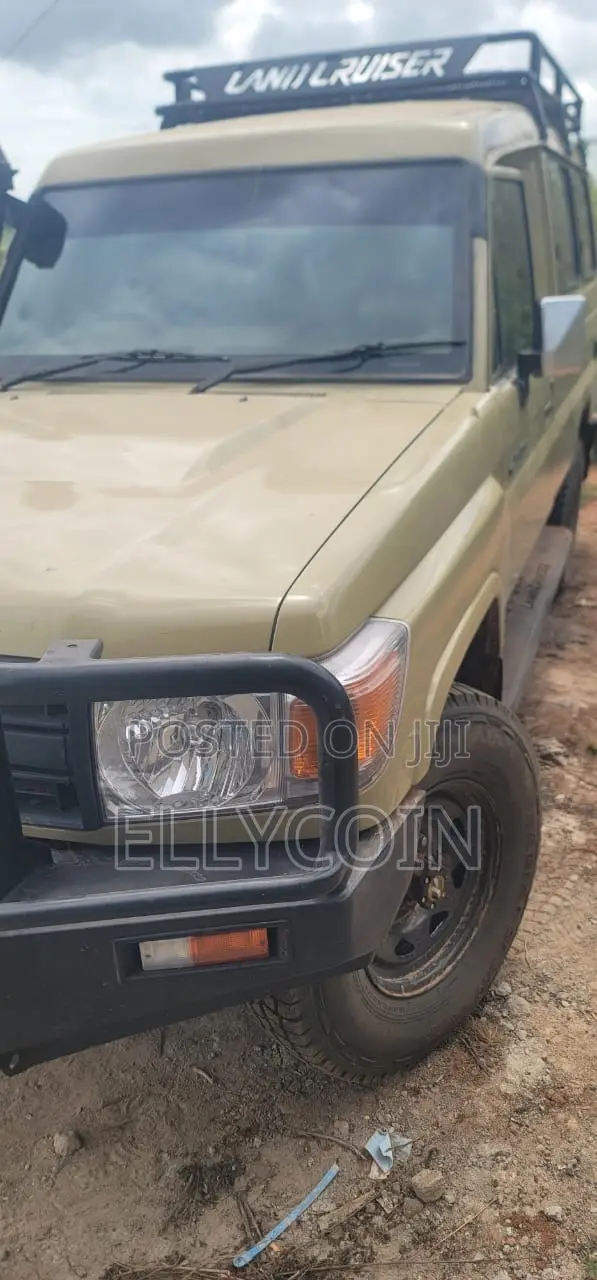 Toyota Land Cruiser 2009 Beige